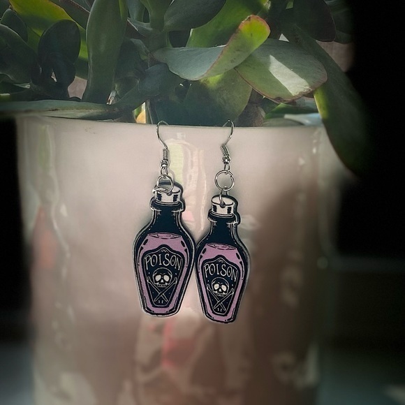 Purple poison ☠️ bottle drop earrings - Picture 5 of 10